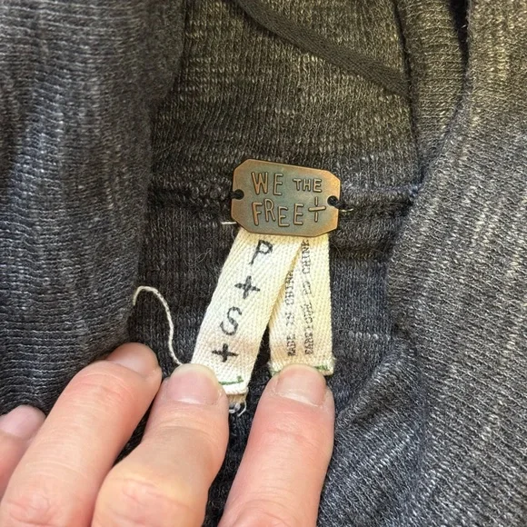 Free People - We The Free Split Back Turtleneck Cowl Neck Flyaway Back Top Sz.S - Picture 6 of 8